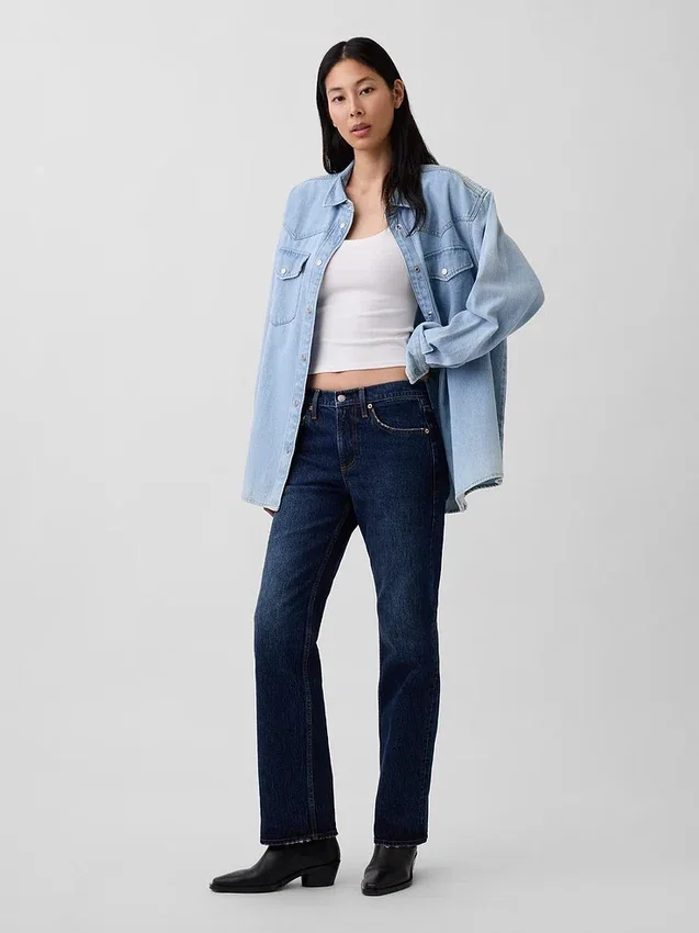 Jeans med middels høy midje og avslappet, rett passform