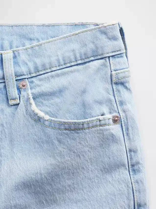 Jeans med middels høy midje og avslappet, rett passform