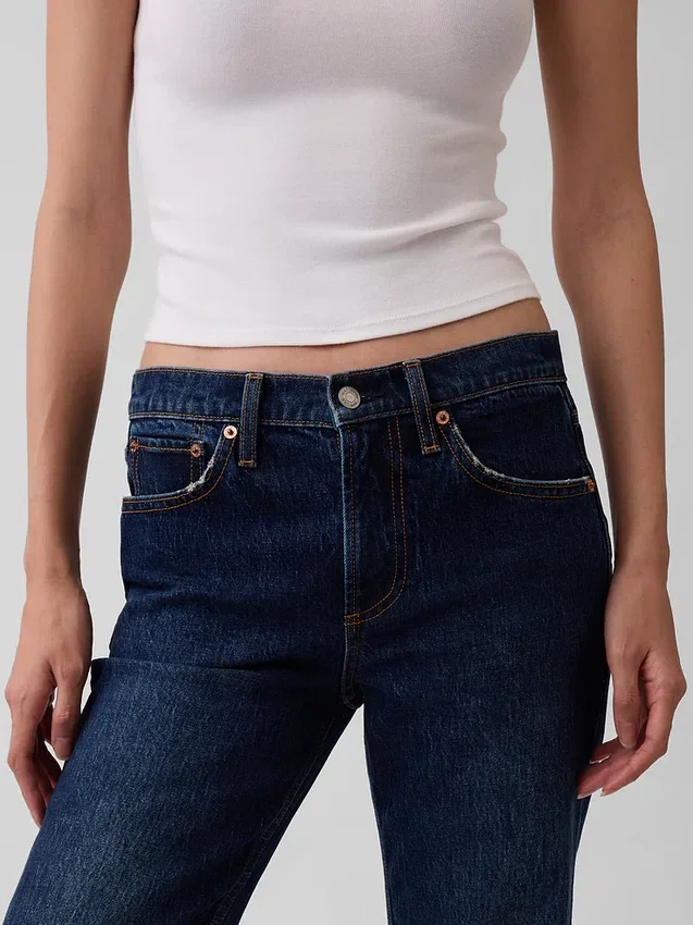 Jeans med middels høy midje og avslappet, rett passform