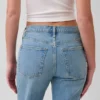 Jeans med middels høy midje og avslappet, rett passform