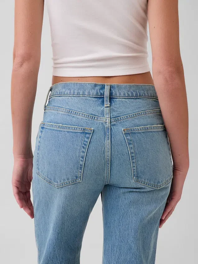 Jeans med middels høy midje og avslappet, rett passform