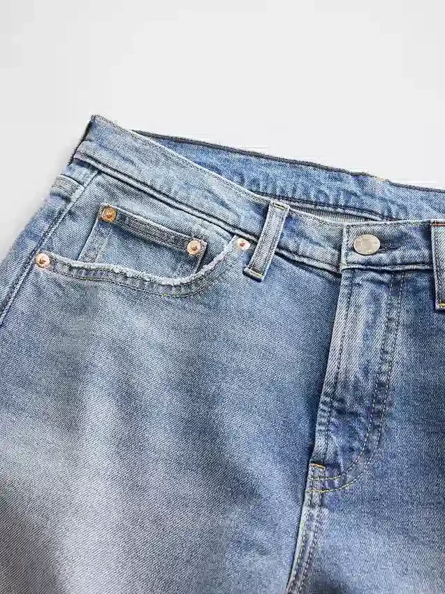 Jeans med middels høy midje og avslappet, rett passform