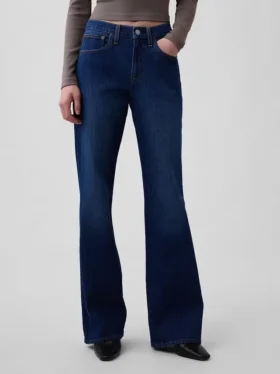 Jeans med middels høy midje og avslappet utvidet ben