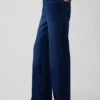 Jeans med middels høy midje og avslappet utvidet ben