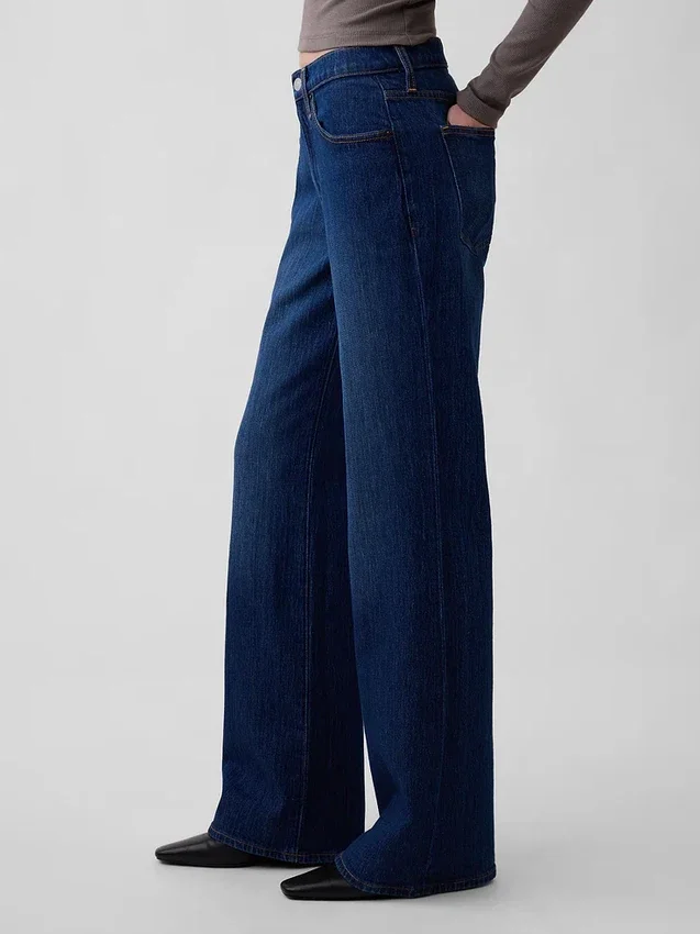 Jeans med middels høy midje og avslappet utvidet ben