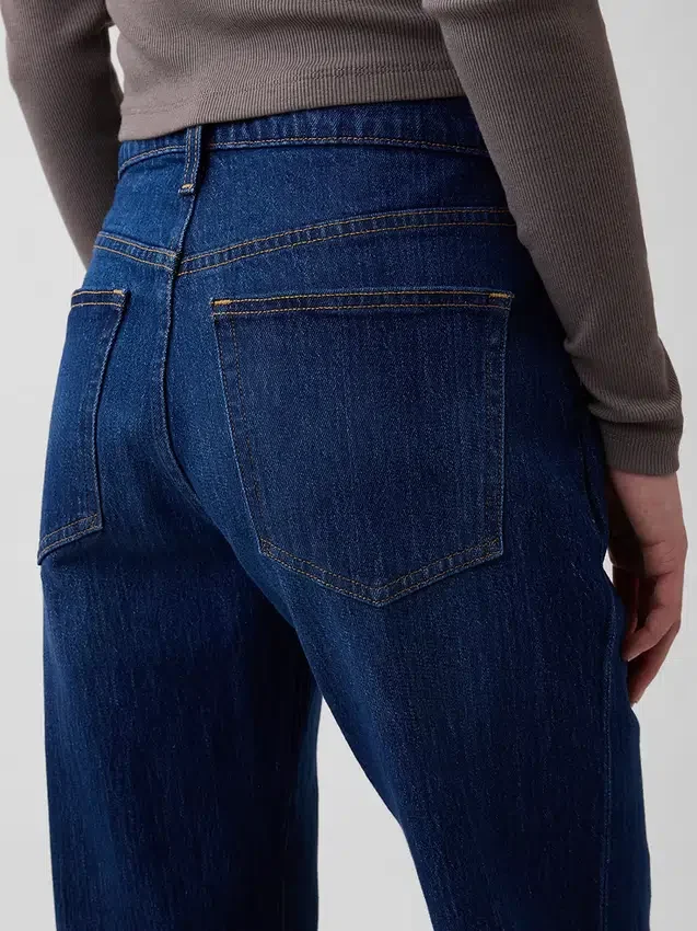 Jeans med middels høy midje og avslappet utvidet ben
