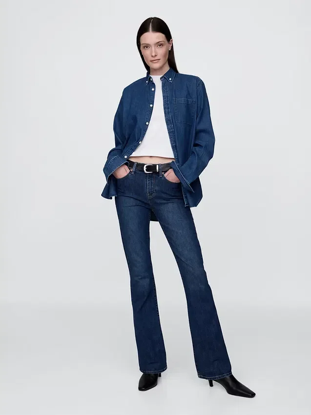 Jeans med middels høy midje og baby boot-ben