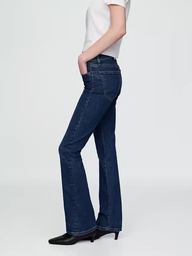 Jeans med middels høy midje og baby boot-ben