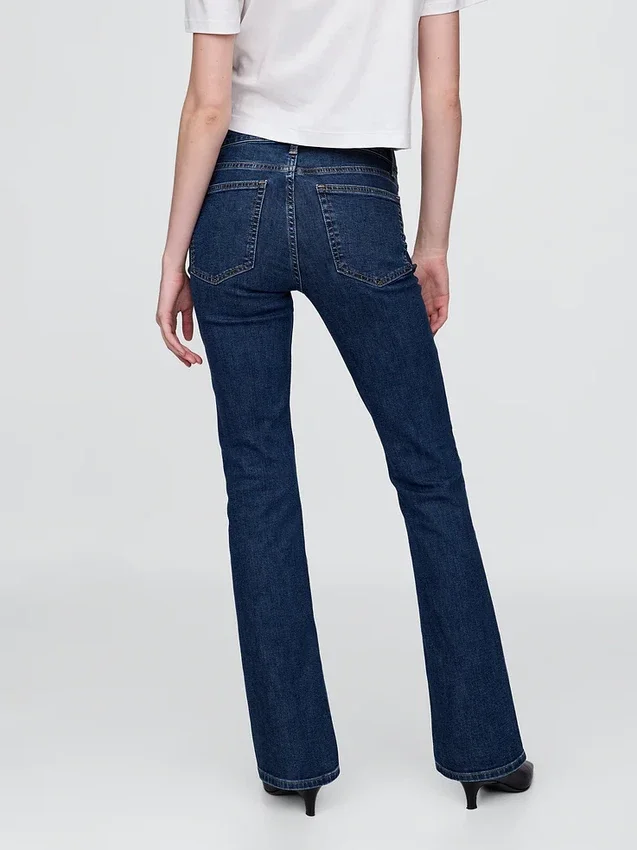 Jeans med middels høy midje og baby boot-ben