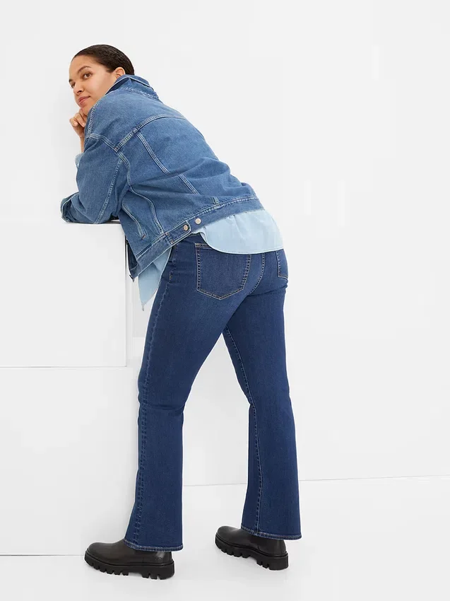 Jeans med middels høy midje og baby boot-ben