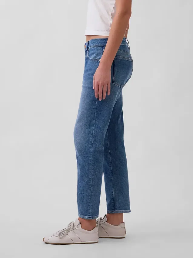 Jeans med middels høy midje og smal, avsmalnende passform