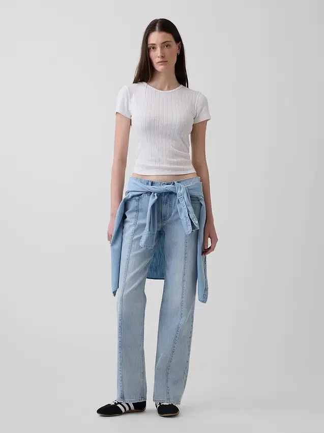 Jeans med middels høy midje, søm og avslappet, rett passform