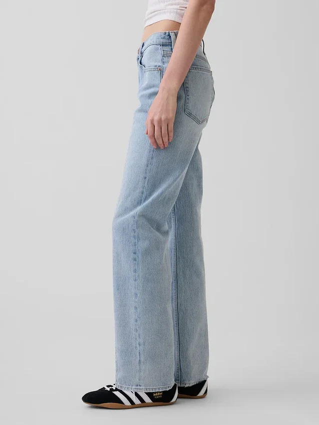 Jeans med middels høy midje, søm og avslappet, rett passform