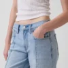 Jeans med middels høy midje, søm og avslappet, rett passform
