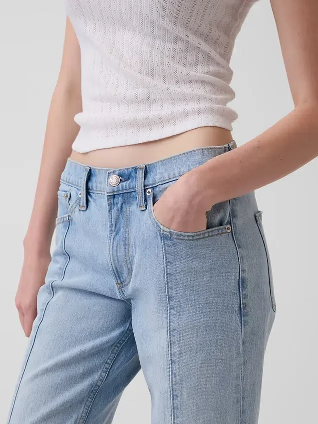 Jeans med middels høy midje, søm og avslappet, rett passform