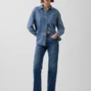 Jeans med middels høy midje, splittet kant og avslappet, rett passform