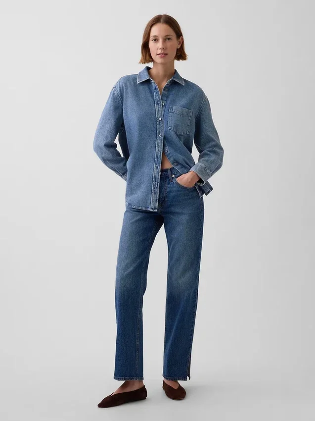 Jeans med middels høy midje, splittet kant og avslappet, rett passform