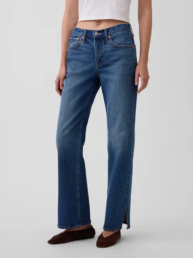 Jeans med middels høy midje, splittet kant og avslappet, rett passform