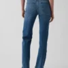 Jeans med middels høy midje, splittet kant og avslappet, rett passform