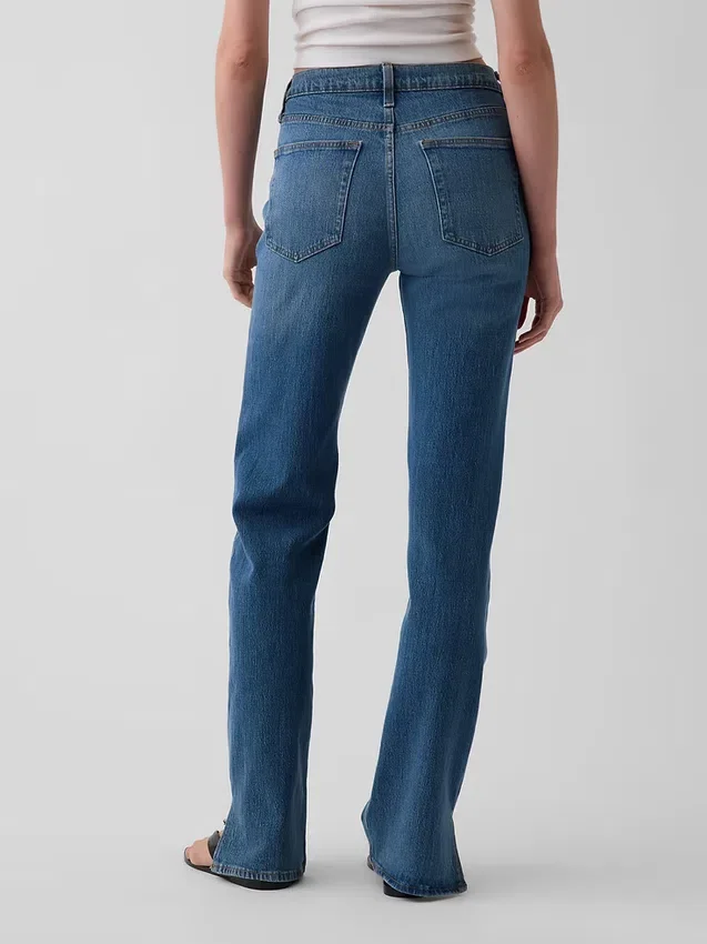 Jeans med middels høy midje, splittet kant og avslappet, rett passform
