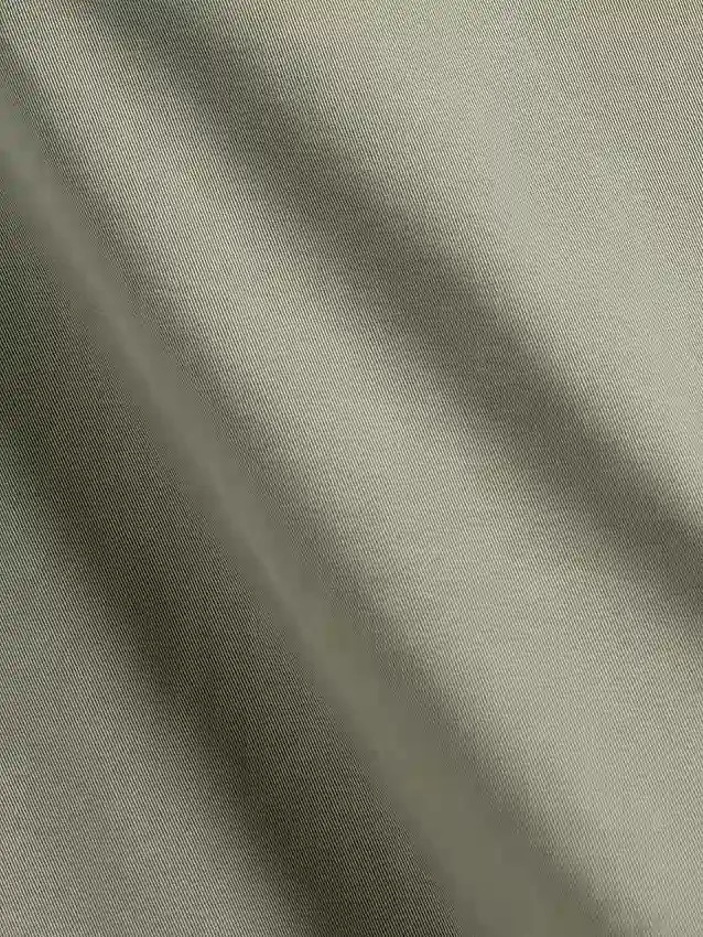 Khakibukser med middels høy midje