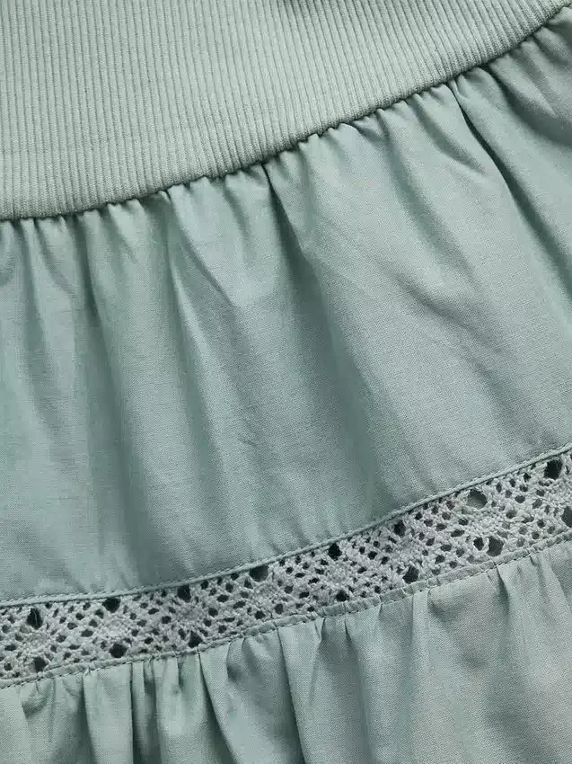 Kjole med lagdelte volanger og blonder for Baby og Småbarn