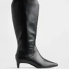 Knee-high støvler med lav hæl og spiss tå