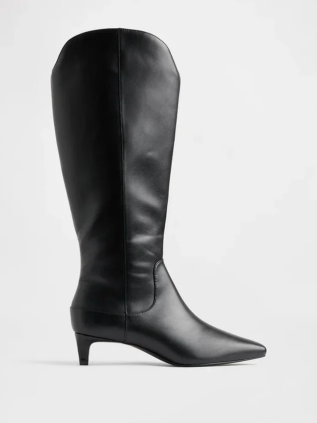 Knee-high støvler med lav hæl og spiss tå