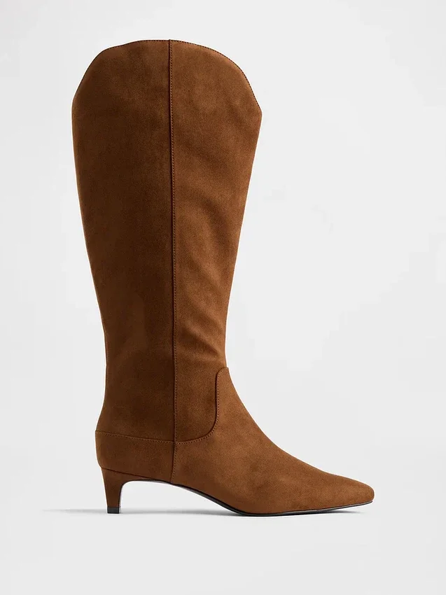 Knee-high støvler med lav hæl og spiss tå