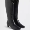 Knee-high støvler med lav hæl og spiss tå