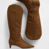 Knee-high støvler med lav hæl og spiss tå