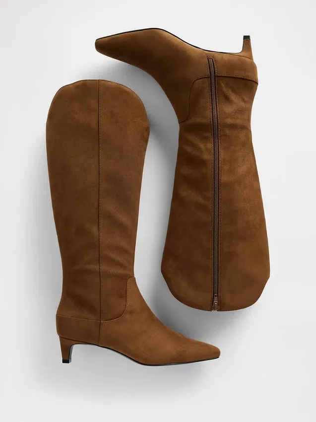 Knee-high støvler med lav hæl og spiss tå