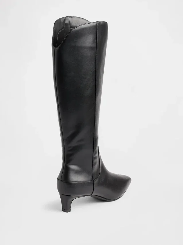 Knee-high støvler med lav hæl og spiss tå
