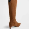 Knee-high støvler med lav hæl og spiss tå
