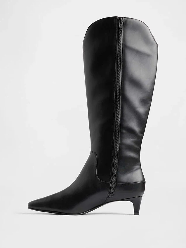 Knee-high støvler med lav hæl og spiss tå