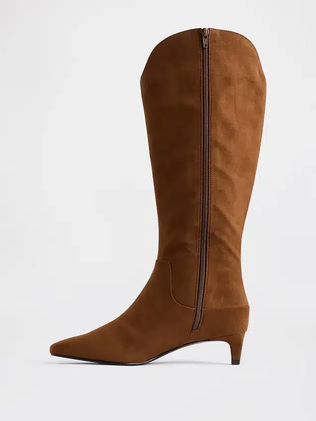 Knee-high støvler med lav hæl og spiss tå