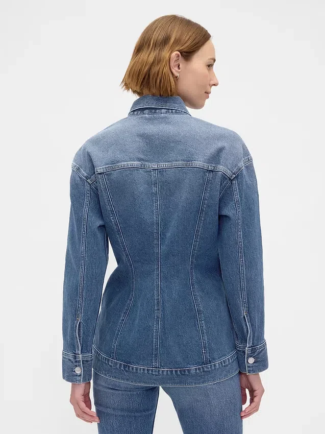 Konturert lang denimjakke