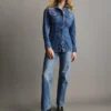 Konturert lang denimjakke