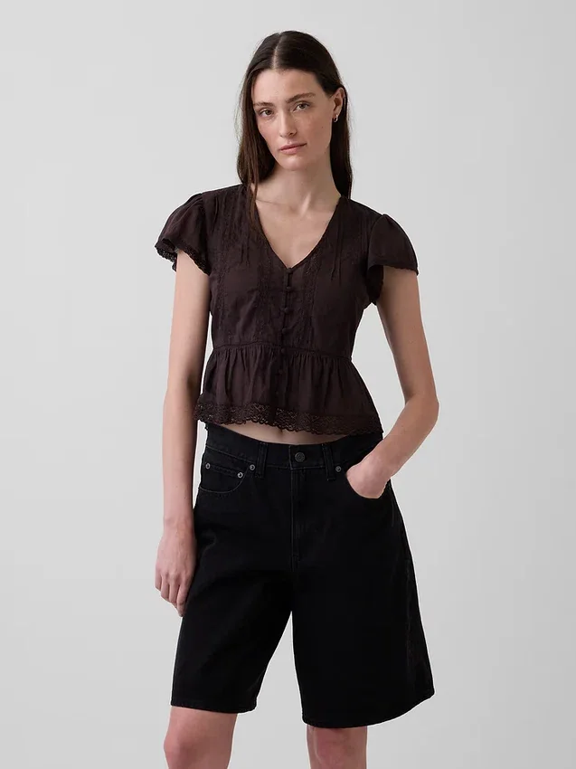 Kort peplum-top i blonder og voile