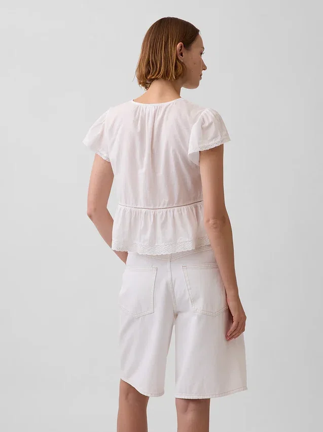 Kort peplum-top i blonder og voile