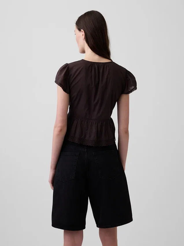 Kort peplum-top i blonder og voile