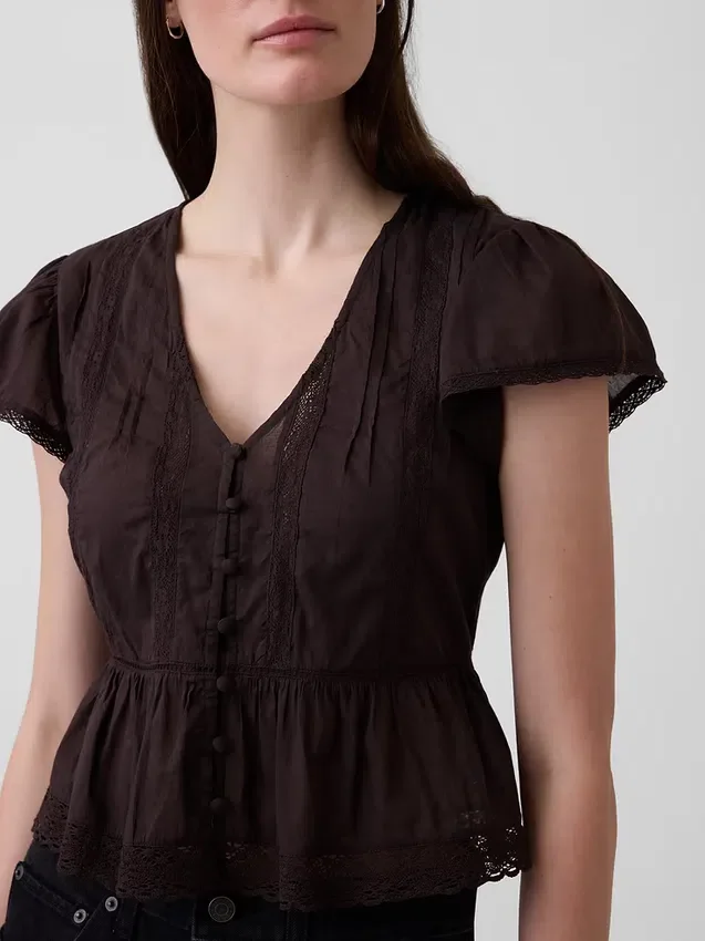 Kort peplum-top i blonder og voile