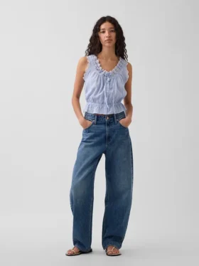 Kort peplum-top med bånd i fronten og hullkant