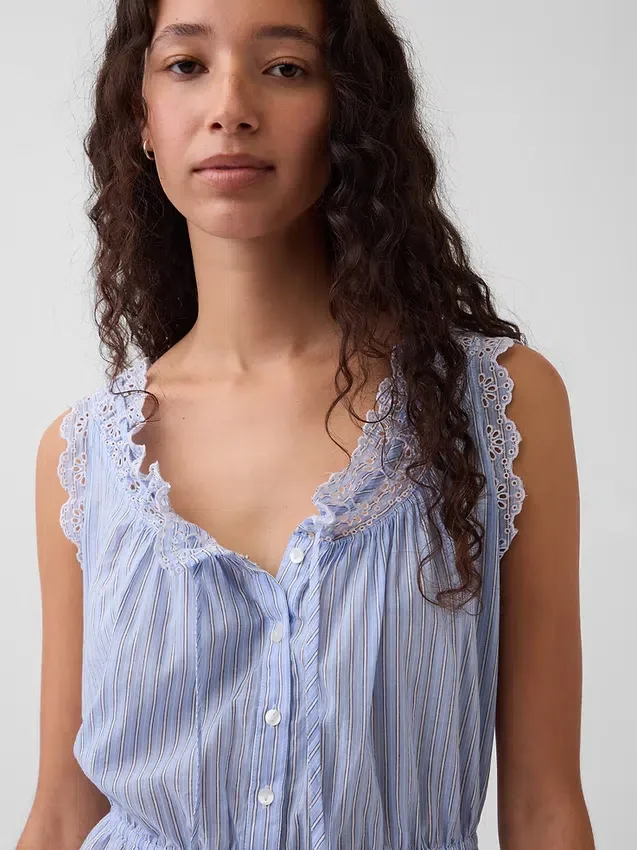 Kort peplum-top med bånd i fronten og hullkant