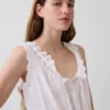 Kort peplum-top med bånd i fronten og hullkant