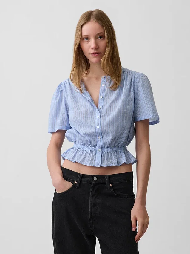 Kort peplum-top med knapper foran