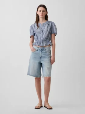 Kort peplum-top med knapper foran