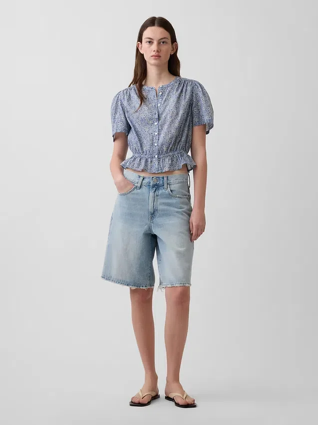 Kort peplum-top med knapper foran