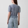 Kort peplum-top med knapper foran