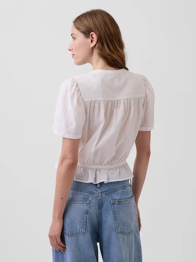 Kort peplum-top med knapper foran